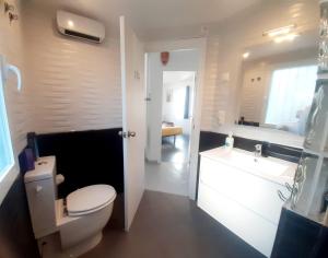 Koupelna v ubytování House in the center of albir, 2 min walk from the beach