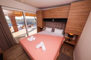 Giường trong phòng chung tại Villa Bukovica +40 ảnh