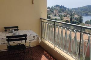 Fotografia z galérie ubytovania Bel appartement climatisé vue mer parking gratuit. v destinácii Villefranche-sur-Mer