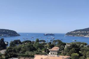 Fotografia z galérie ubytovania Bel appartement climatisé vue mer parking gratuit. v destinácii Villefranche-sur-Mer