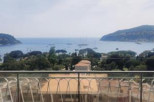 Fotografia z galérie ubytovania Bel appartement climatisé vue mer parking gratuit. v destinácii Villefranche-sur-Mer + 17 fotografií
