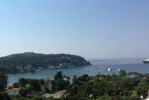Fotografia z galérie ubytovania Bel appartement climatisé vue mer parking gratuit. v destinácii Villefranche-sur-Mer