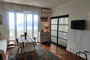 Fotografia z galérie ubytovania Bel appartement climatisé vue mer parking gratuit. v destinácii Villefranche-sur-Mer