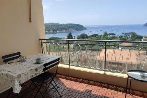 Fotografia z galérie ubytovania Bel appartement climatisé vue mer parking gratuit. v destinácii Villefranche-sur-Mer