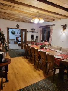 Afbeelding uit fotogalerij van Pensiunea Bradet in Broşteni