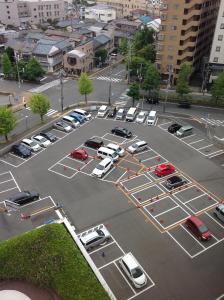 an aerial view of a parking lot with cars parked at Niigata Toei Hotel in Niigata
