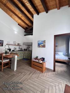 Kuchyň nebo kuchyňský kout v ubytování Kasa Kala Rooms & Apartments