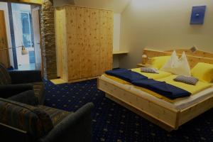 Posteľ alebo postele v izbe v ubytovaní Edelsteinhotel Guniwirt