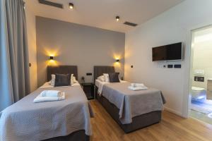 Postel nebo postele na pokoji v ubytování Sky & Sun Luxury Rooms with private parking in the garage