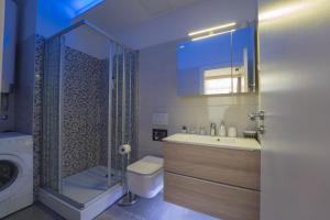 Koupelna v ubytování Sky & Sun Luxury Rooms with private parking in the garage