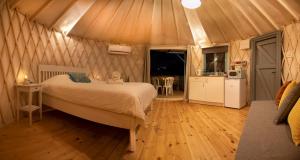 Moonlight Suite Arad צימר אור הירח, ערד客房内的一张或多张床位