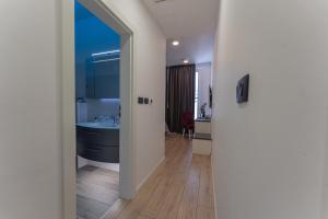 Postel nebo postele na pokoji v ubytování Sky & Sun Luxury Rooms with private parking in the garage