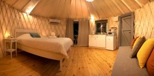 Moonlight Suite Arad צימר אור הירח, ערד客房内的一张或多张床位
