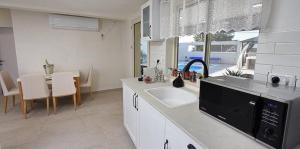 Dapur atau dapur kecil di סוויטת שרדונה