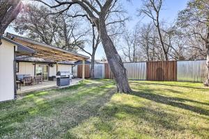 a backyard with a tree and a fence at Quiet House with Yard 12 Mi to Dtwn Dallas! in Dallas