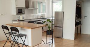Η κουζίνα ή μικρή κουζίνα στο Cozy and fully equiped suite apartment at Ku'damm (80 m2)