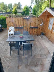 Patio nebo venkovní prostory v ubytování Comfortabel en gezellig familie chalet tot 6 personen op de Veluwe Bungalowpark De Kern - All inclusive