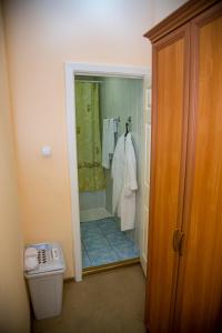 Assol Hotel tesisinde bir banyo