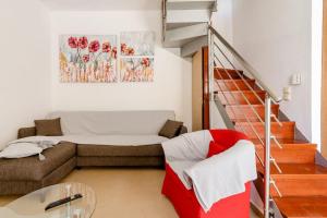 ein kleines Wohnzimmer mit einem Bett und einer Treppe in der Unterkunft Sea Aura Crete, family seaside house in Agia Pelagia in Agia Pelagia