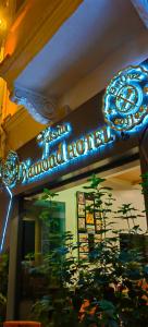 een neonbord voor een restaurant met een plant bij taksim diamond hotel in Istanbul