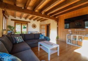 a living room with a couch and a table at Artesoro Baserria in San Pedro de Galdames