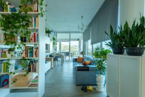 a living room filled with lots of plants at Villa Mayas - Scopello in Castellammare del Golfo
