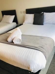 two beds sitting next to each other in a room at The Players Golf Club in Bristol
