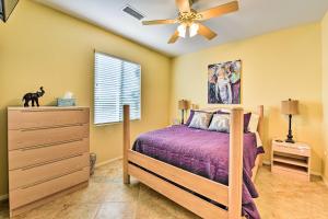 Postel nebo postele na pokoji v ubytování Indian Palms Resort Home with Yard and Community Perks + 18 fotografií