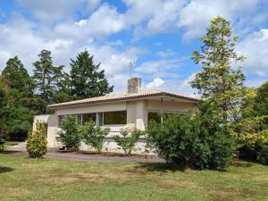 Κήπος έξω από το Superbe maison avec spa privatif, jardin, animaux acceptés et Wi-Fi - FR-1-653-112