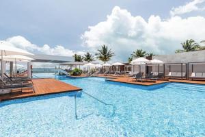 Πισίνα στο ή κοντά στο La Amada Residences. Best Stay