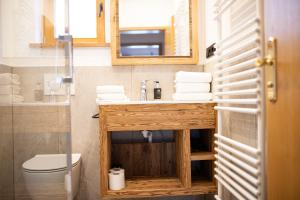 Koupelna v ubytování Alpenkräuter + 24 fotografií