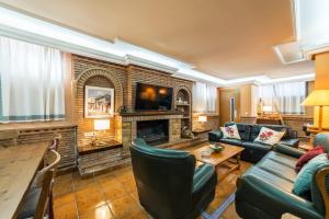 a living room with a fireplace and a couch at La Casita de Gracia in Monachil