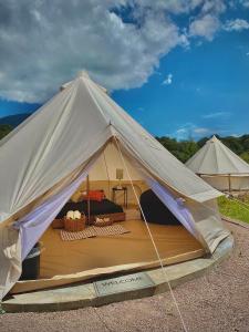 Jocotitlán的住宿－Las Cabañas Mavoro，帆布帐篷,配有一张床