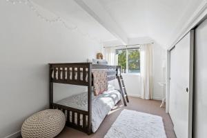 a room with two bunk beds and a mirror at Beautiful 5 bedroom home just steps from the beach in Santa Cruz