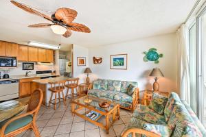 Kuchyň nebo kuchyňský kout v ubytování Condo with Private Lanai, Ocean View and On-Site Pool!