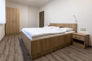 Postel nebo postele na pokoji v ubytování Apartmány Za Dvorem