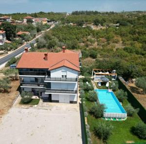 Bazén v ubytování BLACK DIAMOND Apartment nebo v jeho okolí