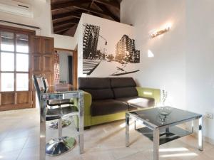 a living room with a couch and a table at Loft wifi Centro espectacular terraza con todos los servicios in Granada