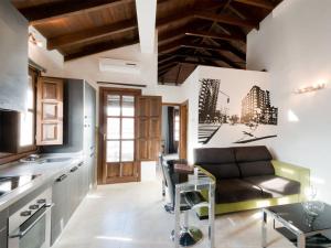 a kitchen with a couch and a table in a room at Loft wifi Centro espectacular terraza con todos los servicios in Granada
