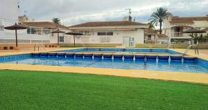 Basen w obiekcie Bungalow Deluxe Gran Alacant lub w pobliżu