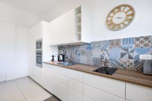 Η κουζίνα ή μικρή κουζίνα στο Our cosy Lili&Blum 2 BR w miklat by HolyGuest