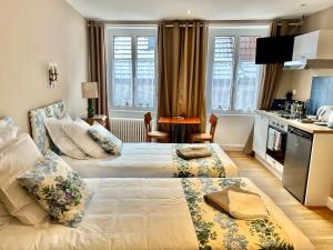 Ένα ή περισσότερα κρεβάτια σε δωμάτιο στο Hostellerie Alsacienne de Masevaux