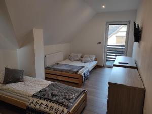 Postel nebo postele na pokoji v ubytování Dom Na Brzoskwiniowej + 27 fotografií