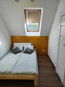 Postel nebo postele na pokoji v ubytování Dom Na Brzoskwiniowej