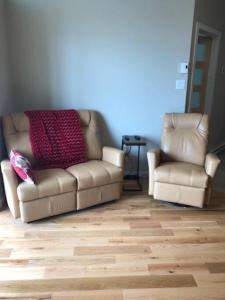 a living room with a couch and two chairs at Condo 101 centre-ville de Rimouski près du fleuve in Rimouski