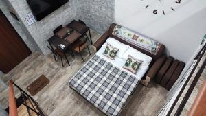 A seating area at TAPIA'S ROOMS one