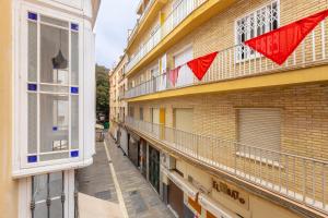 Balkón alebo terasa v ubytovaní Wonderful apartment with three bedrooms and two bathrooms in the center
