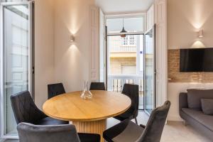 Posedenie v ubytovaní Wonderful apartment with three bedrooms and two bathrooms in the center