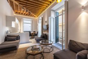 Posedenie v ubytovaní Wonderful apartment with three bedrooms and two bathrooms in the center