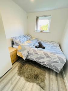 a bedroom with a bed and a window and a rug at Lovely Modern 2 Bed Flat /w parking, close to town in Manchester